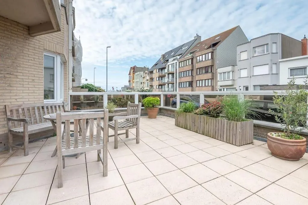 Appartement Met Groot Terras Aan De Zee Ostend